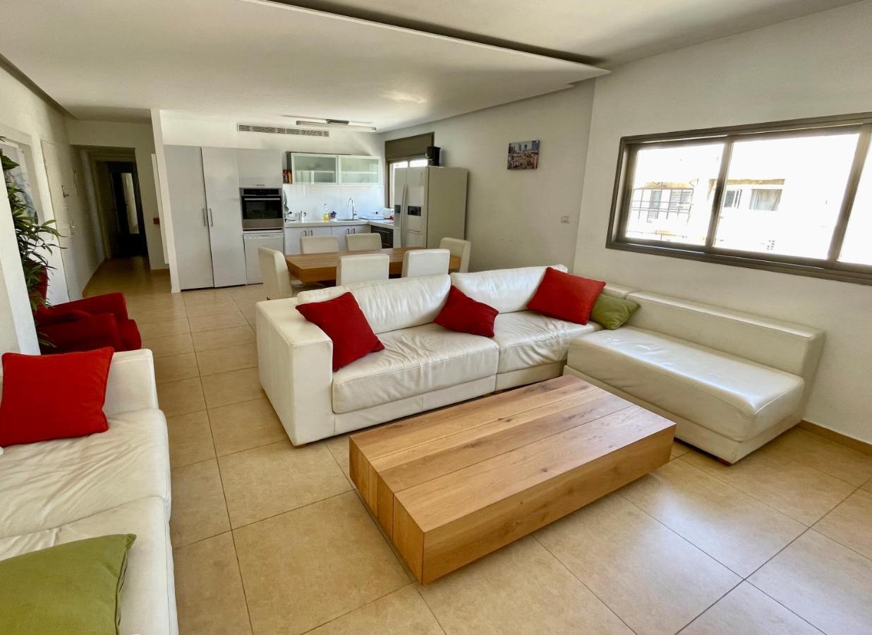 Beautiful 2-Bedroom Condo In The Heart Of 텔아비브 외부 사진